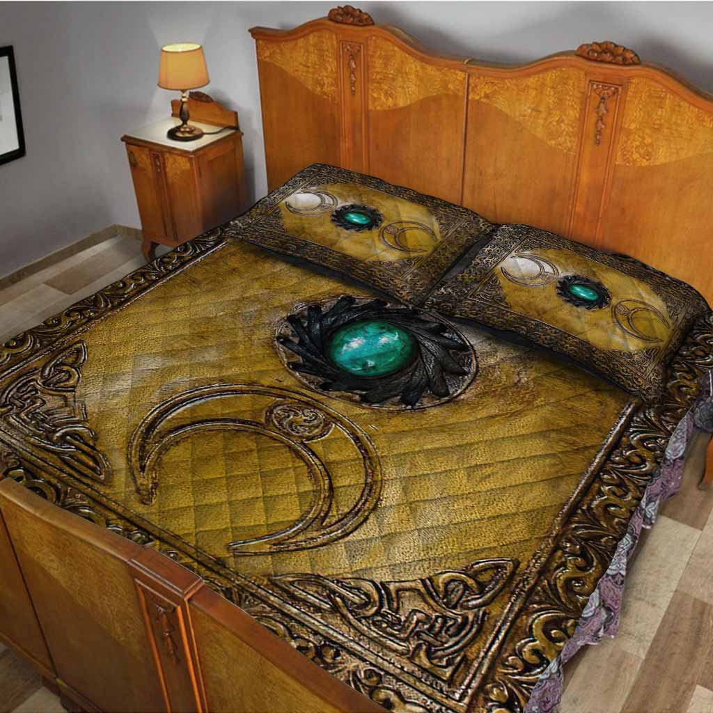Triple Moon Third Eye Witch Leather Pattern Print Quilt Set
