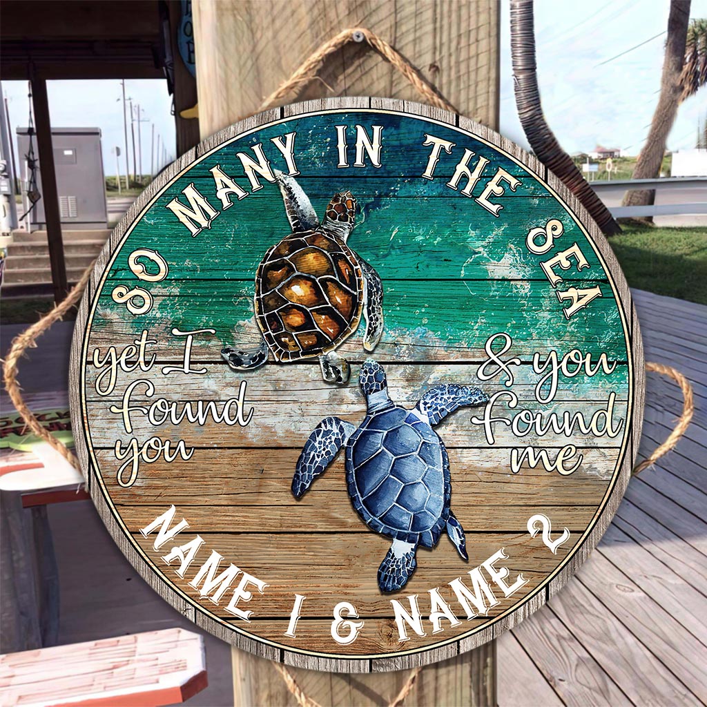 So Many In The Ocean - Turtle Personalize Round Wood Sign