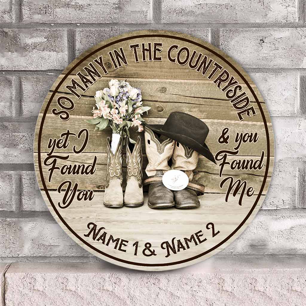 So Many In The Countryside - Horse Personalized Round Wood Sign