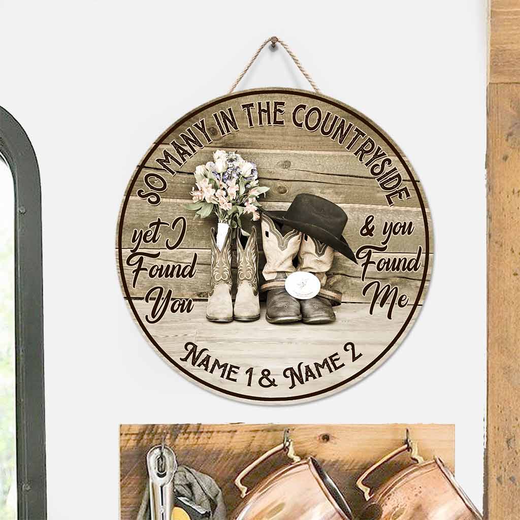 So Many In The Countryside - Horse Personalized Round Wood Sign