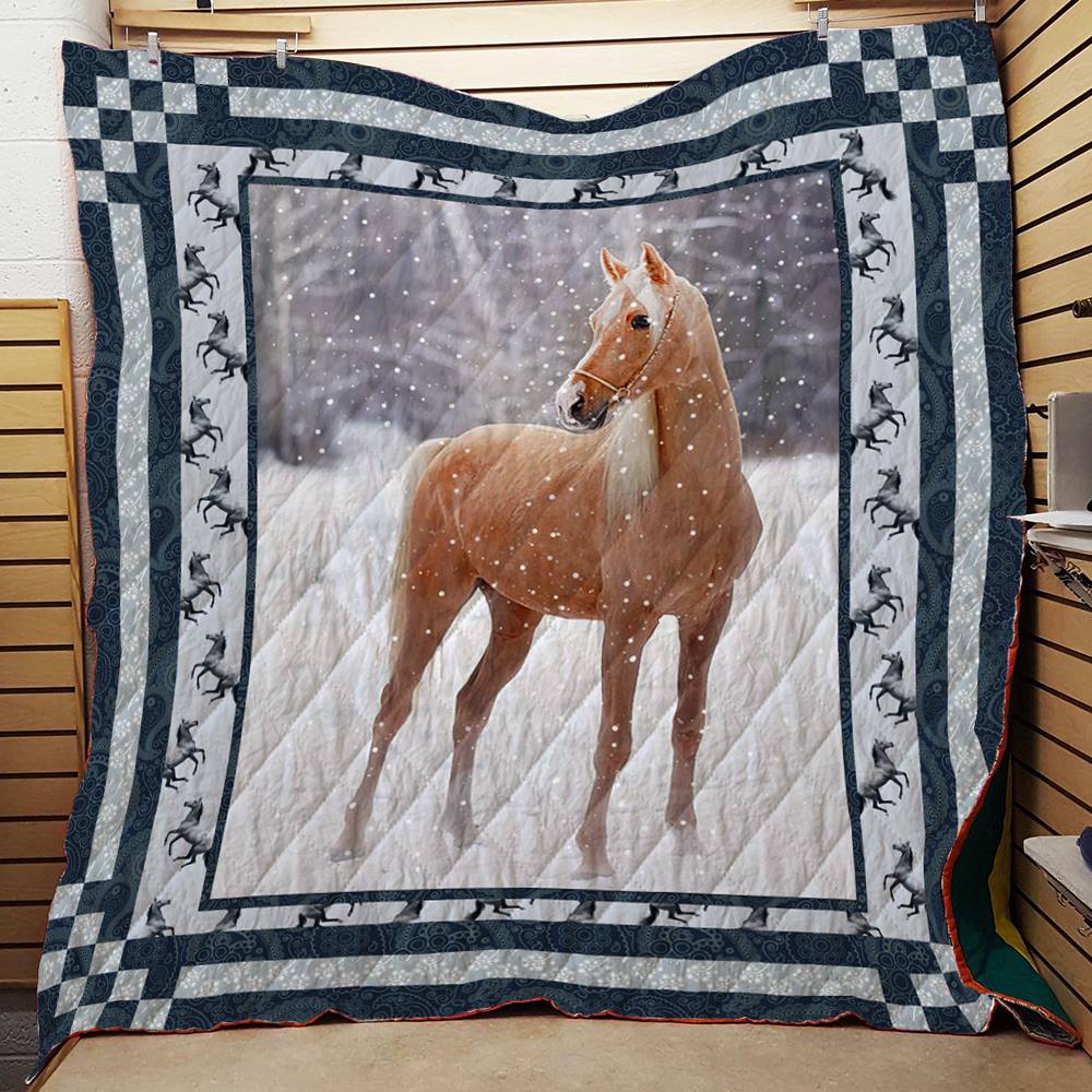 Holiday Season Horse Quilt 0823