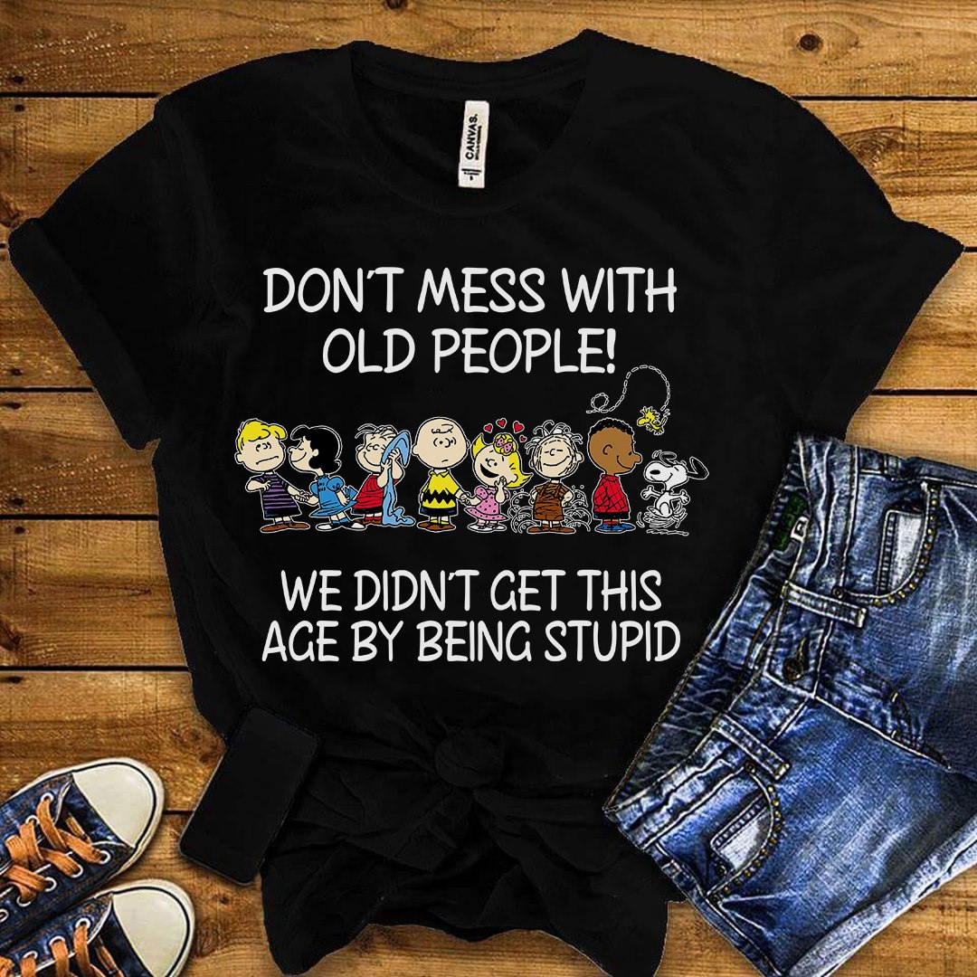 Don't Mess With Old People T-shirt and Hoodie 0823