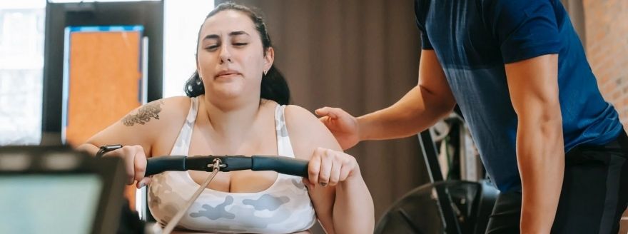 une femme qui fait du sport