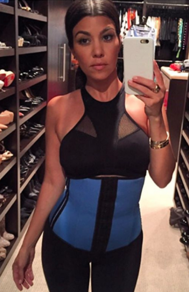 photo de Kourtney Kardashian avec son corset amincissant