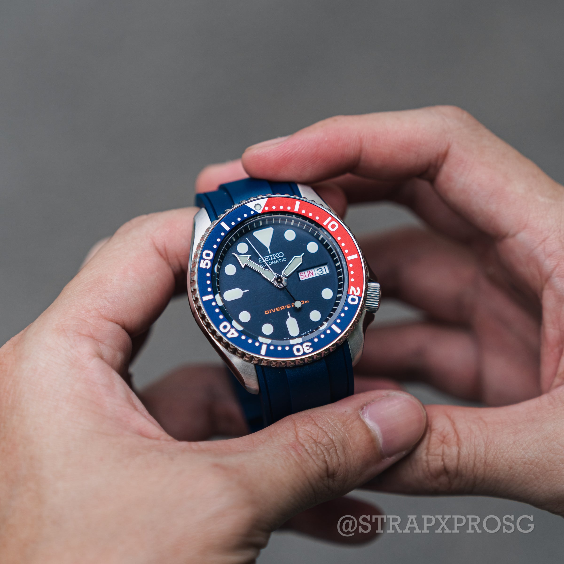 StrapXPro Curved End Rubber Strap for Seiko SKX/5KX in Navy (22mm) | Nomad  Watch Works SG