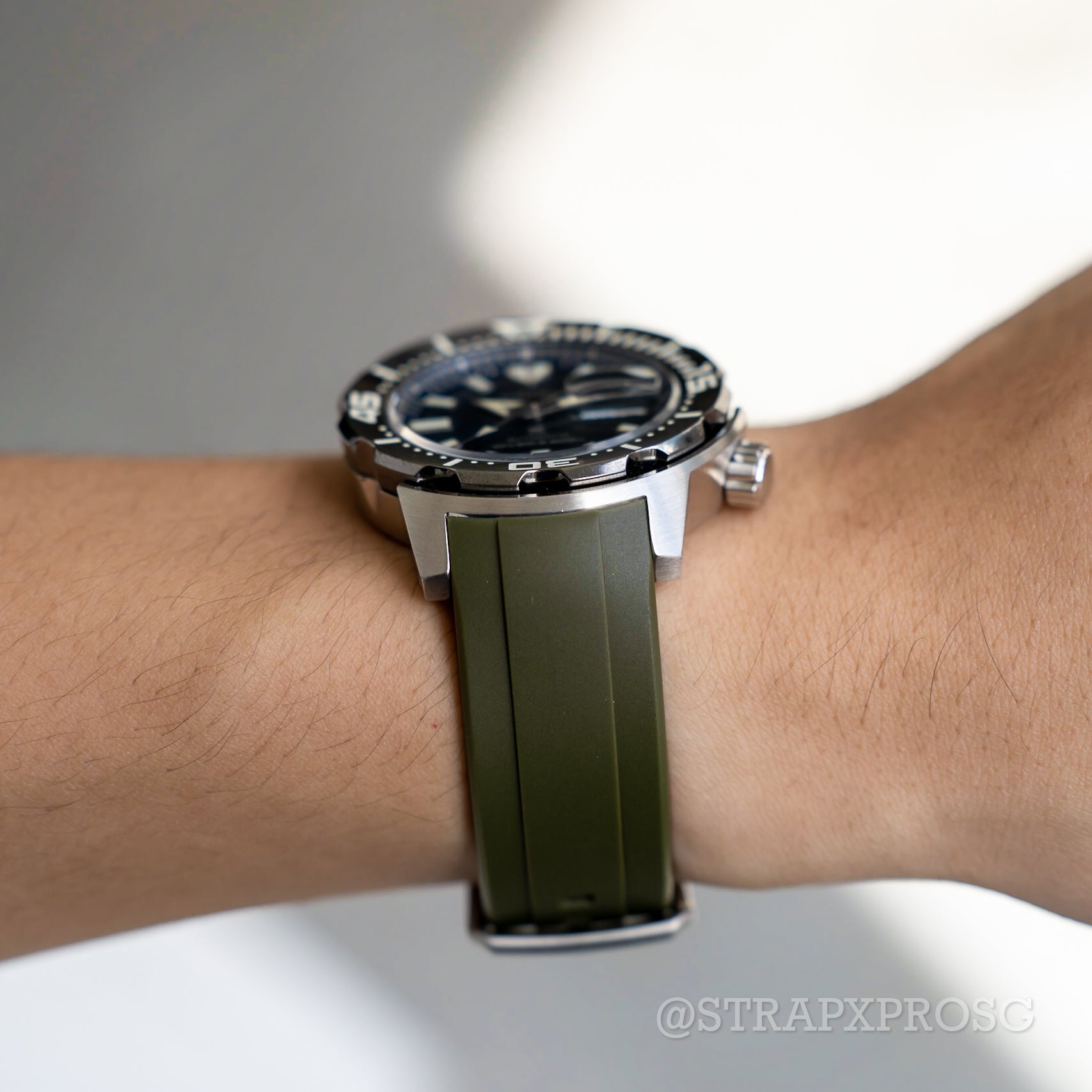 StrapXPro Curved End Rubber Strap for Seiko Monster (4th Gen) in Army Green  (20mm) | Nomad Watch Works SG