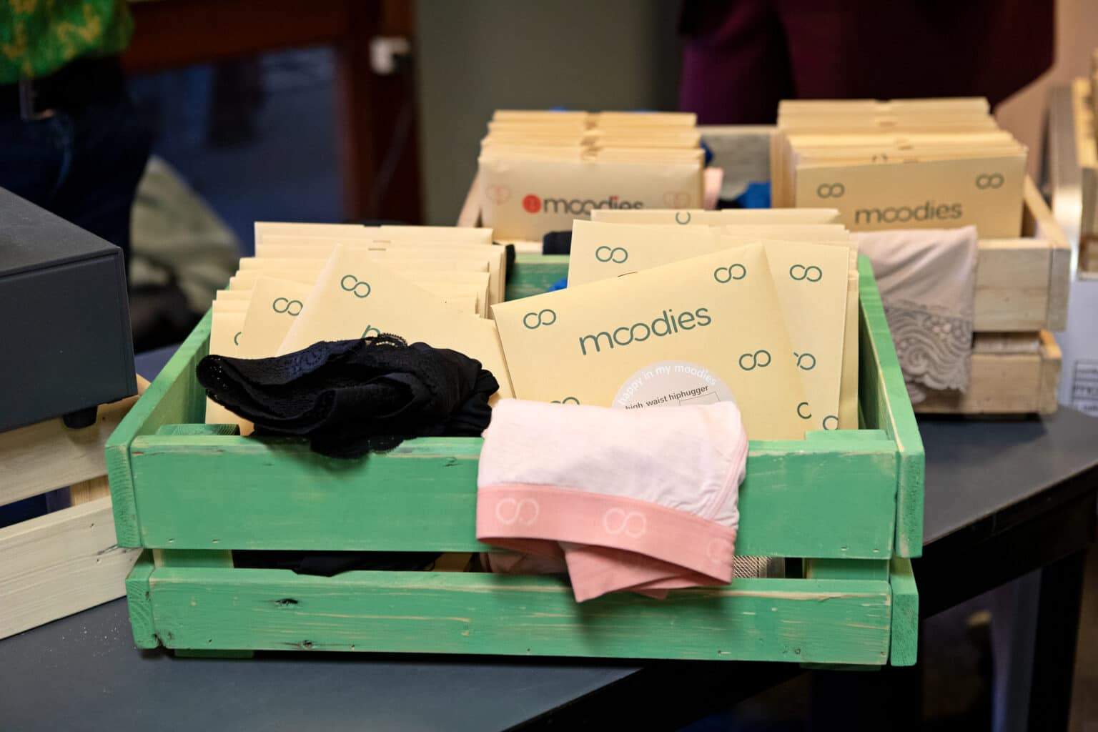 het doel van moodies tegen menstruatiearmoede donatie sociale kruidenier