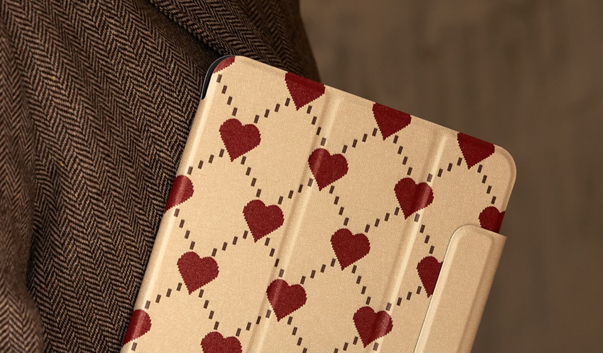 Red Hearts Pretty iPad Case