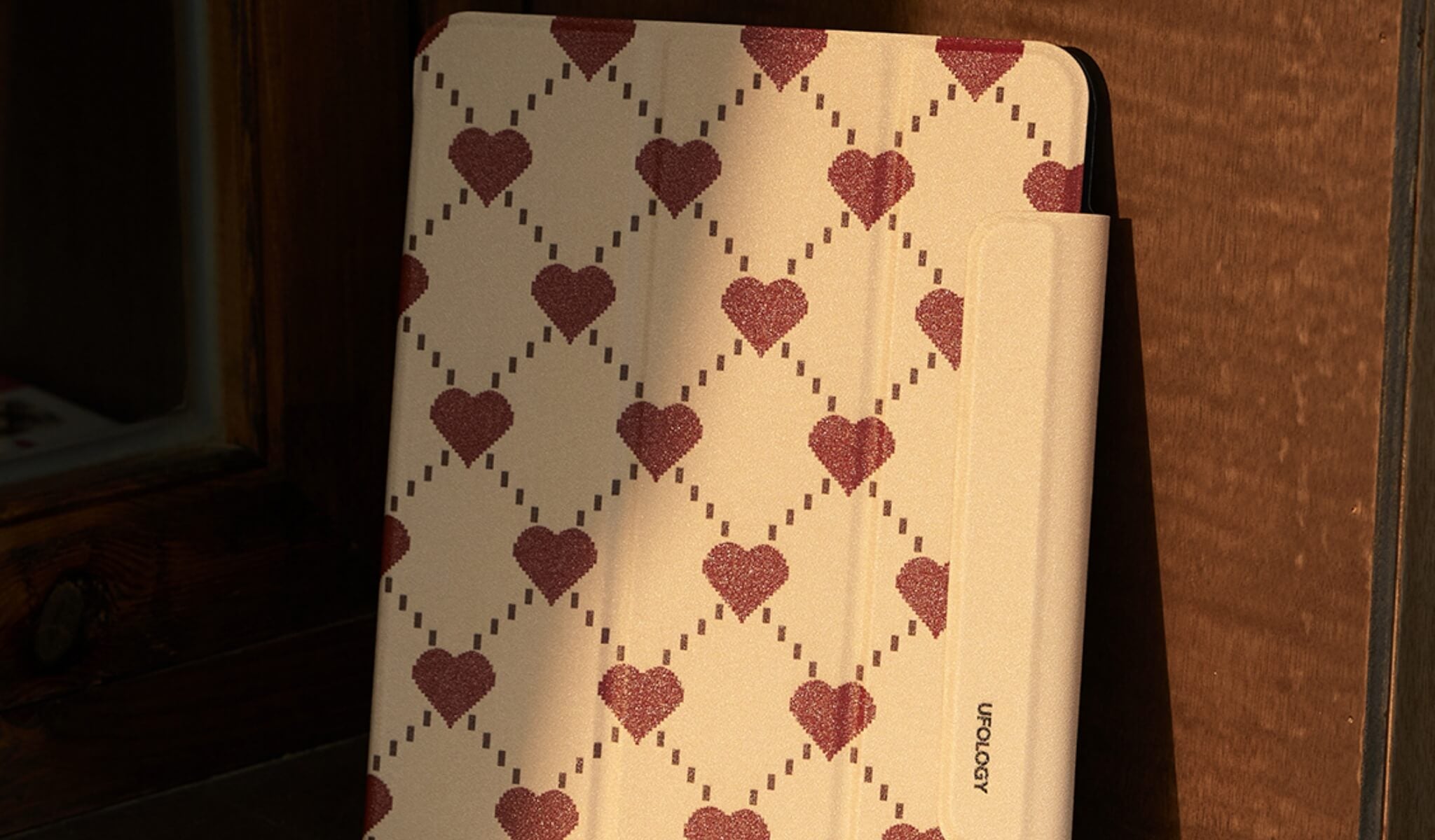 Red Hearts Pretty iPad Case