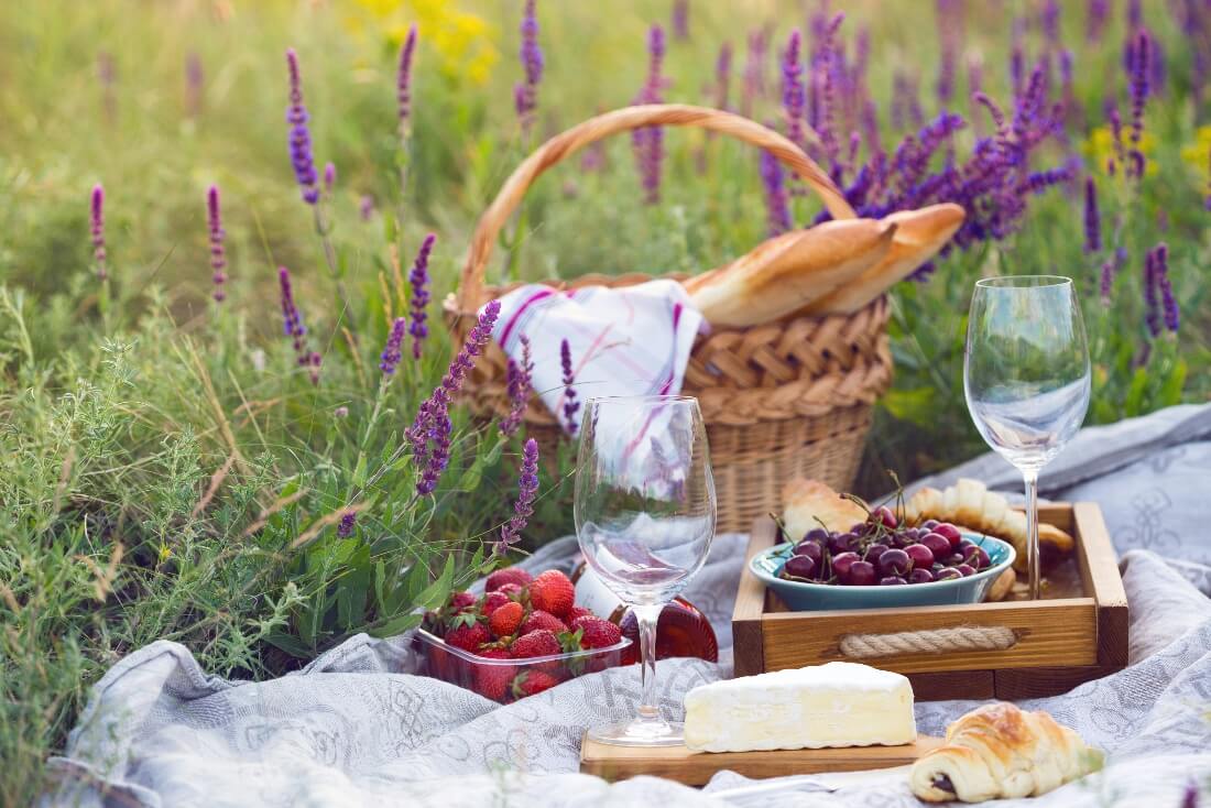 Basket picnic on top of grass