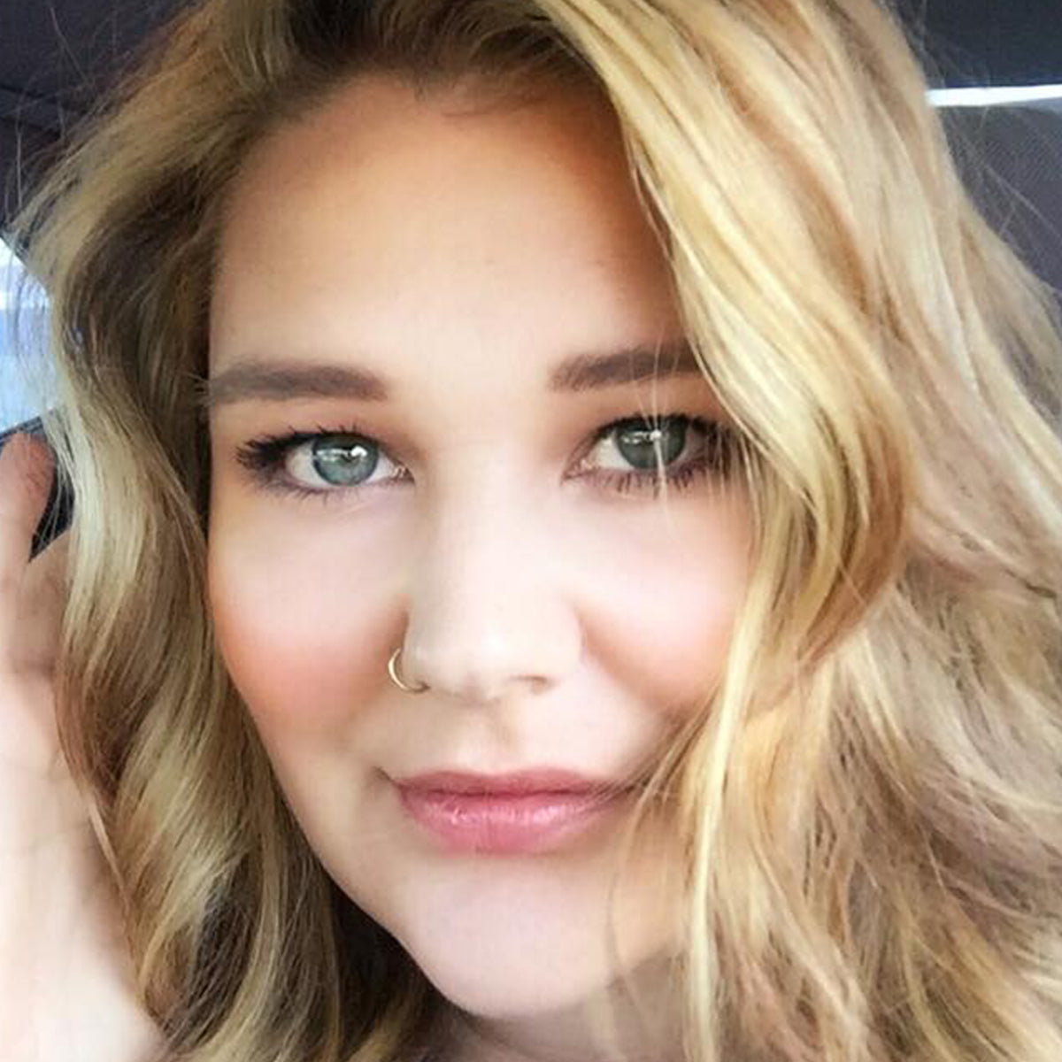 Artist Favorites On Set with Cassie Lyons