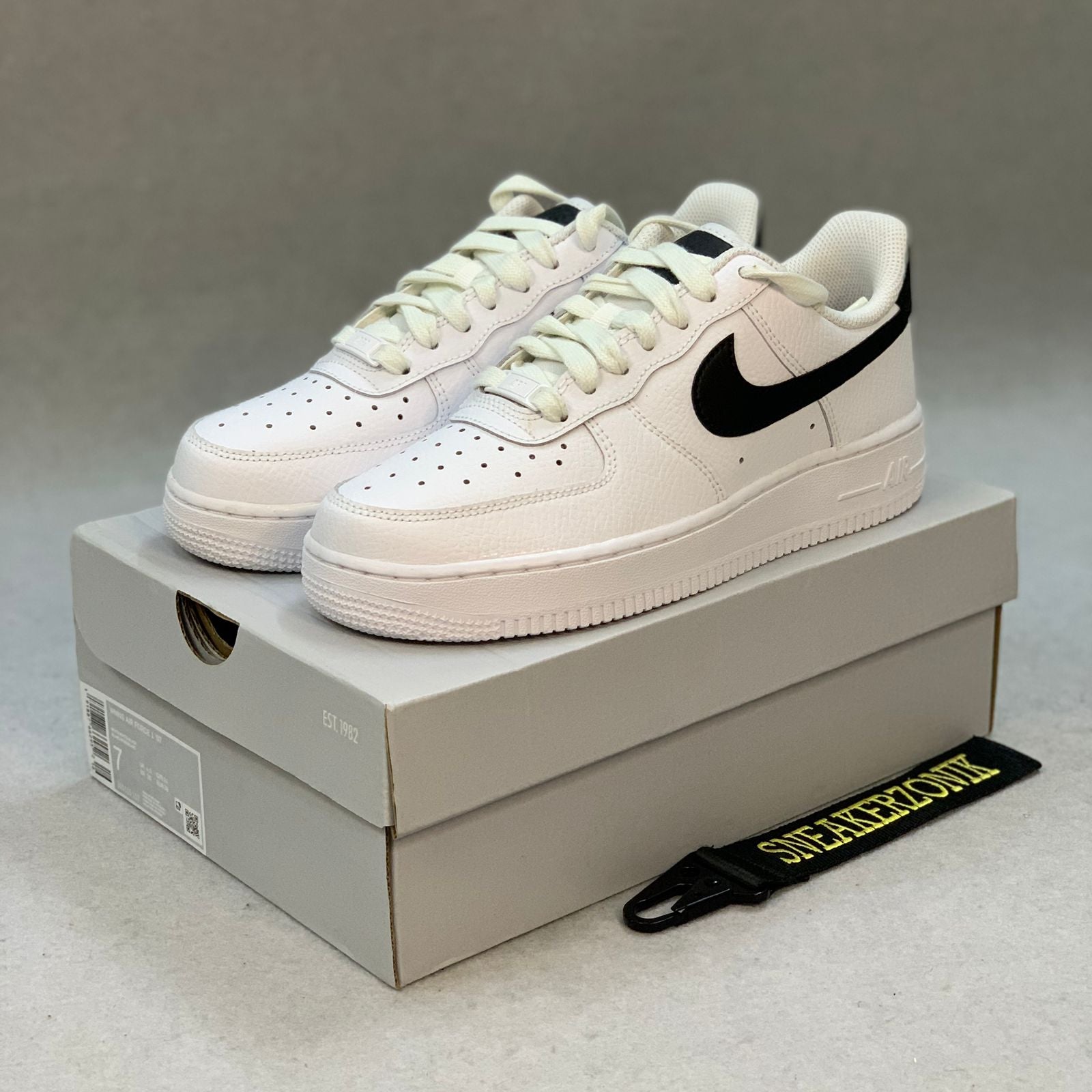 Nike Air Force 1 White / Black (W) – sneakerzonik