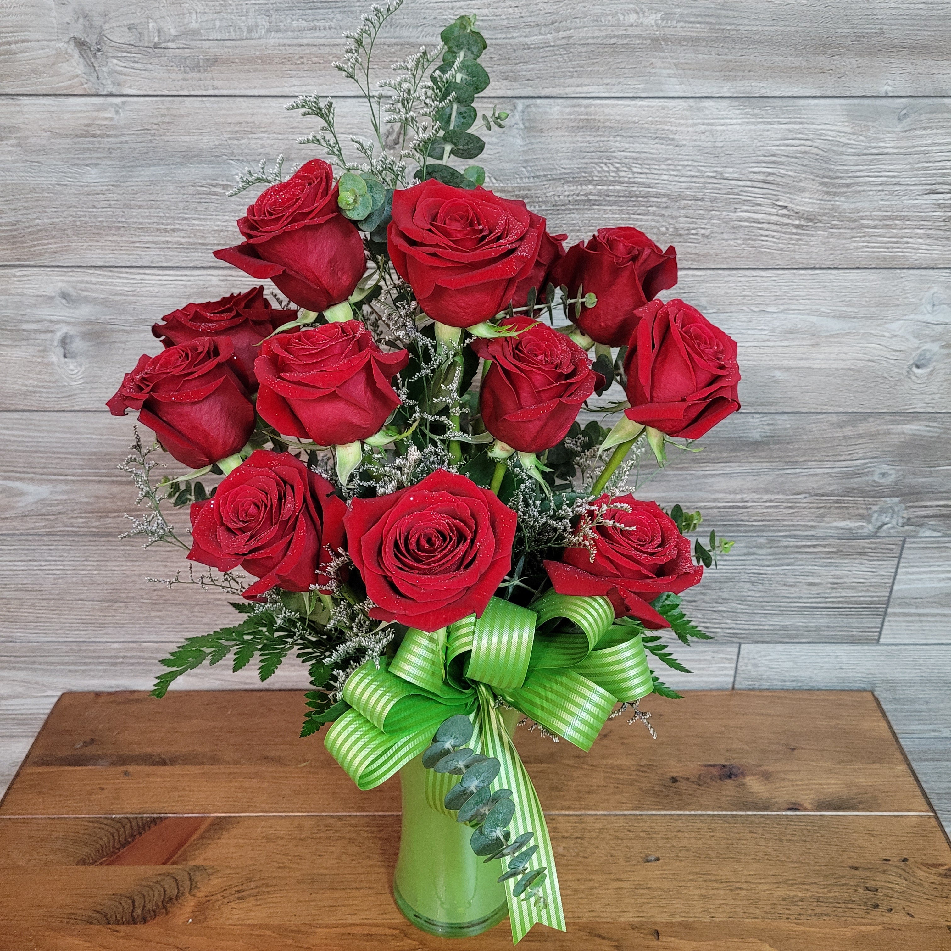 Bouquet de 12 roses rouges avec vase – Fleur de Guy