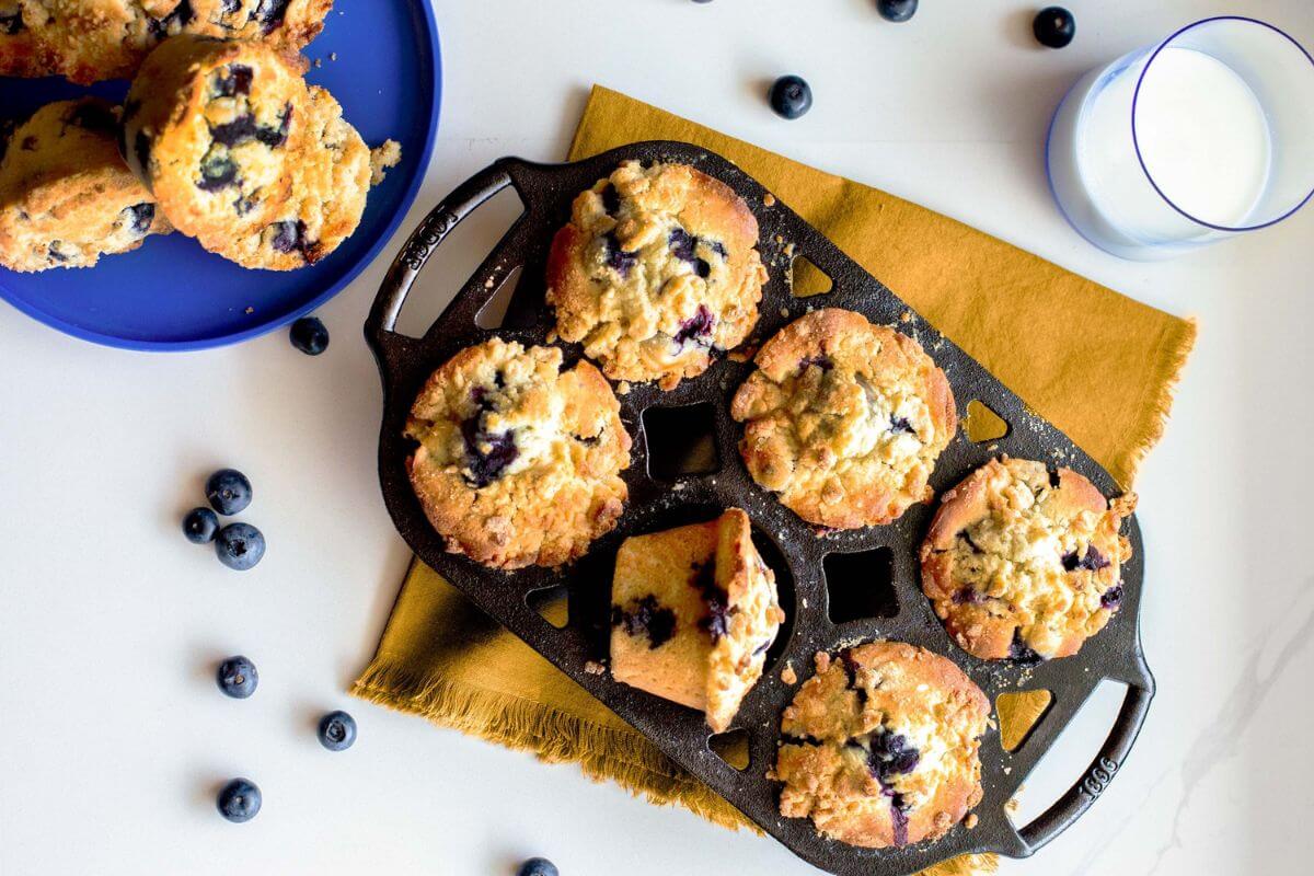 https://cdn.shopify.com/s/files/1/0561/0805/6756/collections/muffin_tins.jpg?v=1687469390