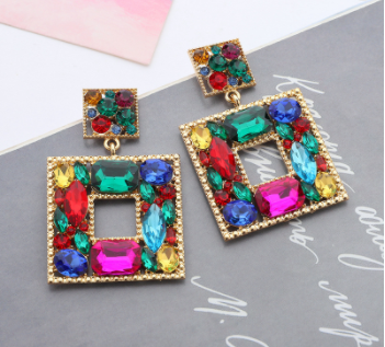 COLORFUL STATEMENT EARRINGS TO AMP UP YOUR SUMMER