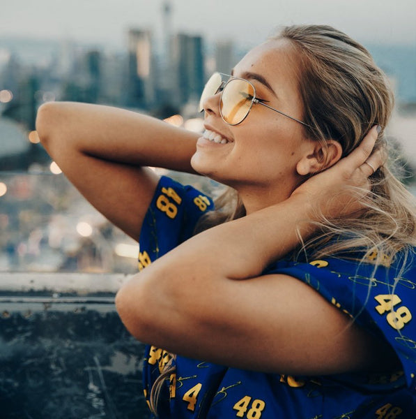 smiling-women-near-skyline-life-experiences