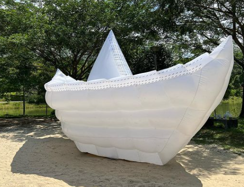 giant-paper-boat-giant-inflatables
