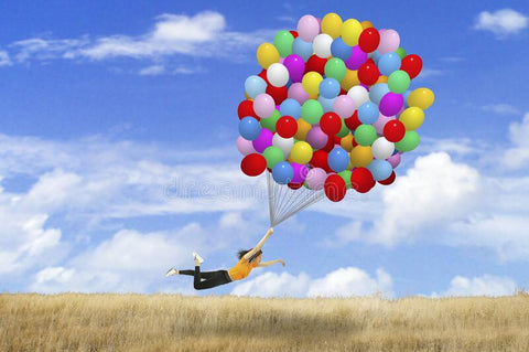 happy-flying-girl-balloons