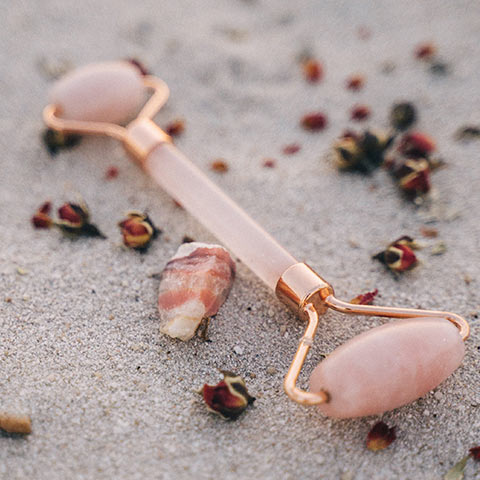 rose quartz face roller