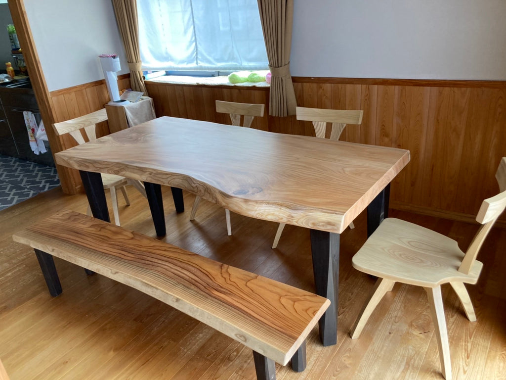 愛知県瀬戸市】動きのある欅のダイニングテーブル – 一枚板テーブル