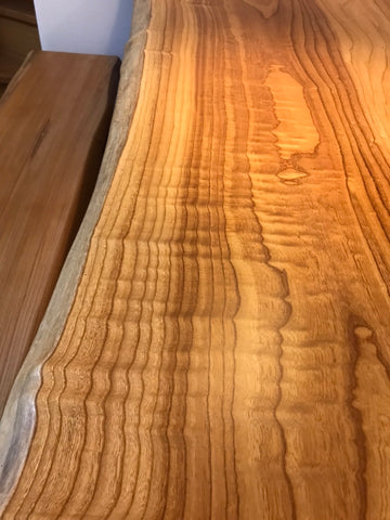 欅ダイニングテーブルの木目