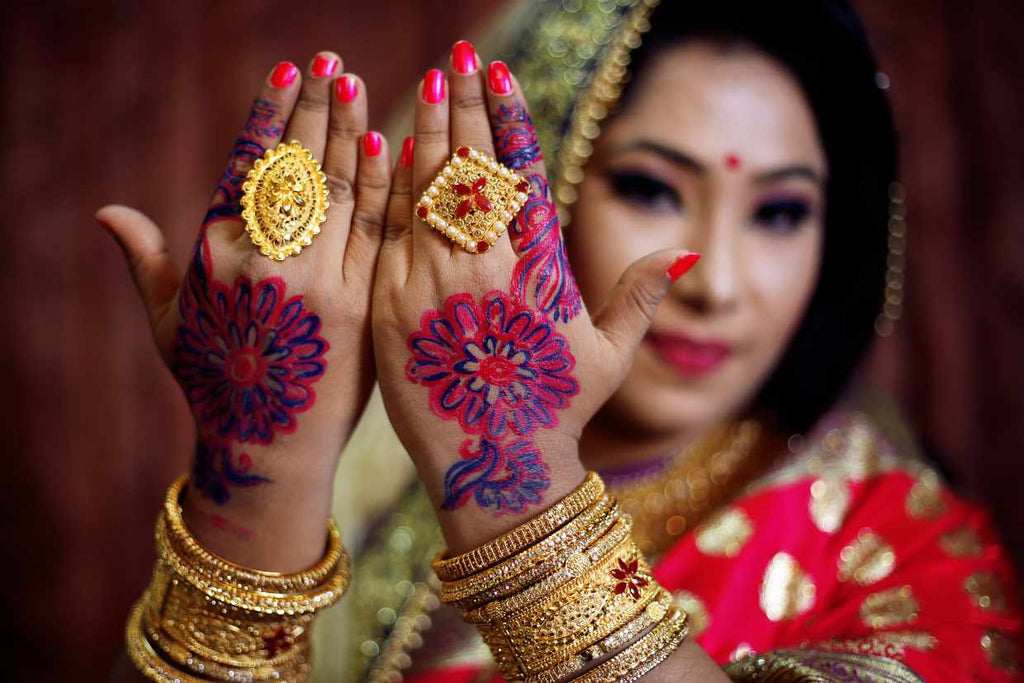 Indian bride adorned with exquisite gold jewellery 