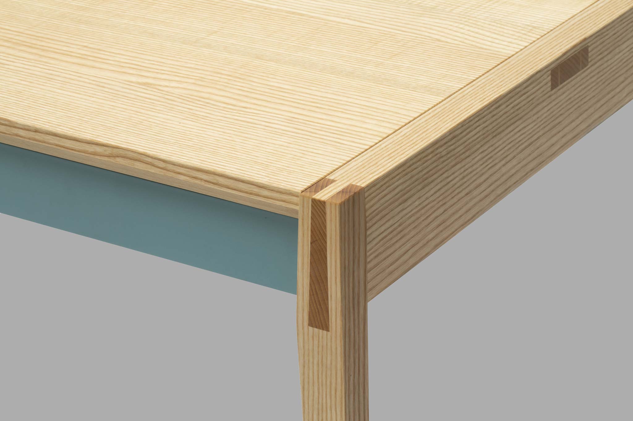Tischkante mit hochwertiger Holzverbindung