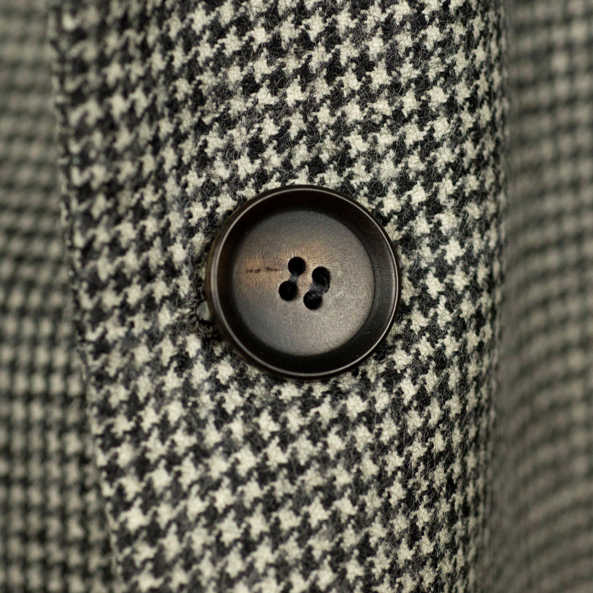 Exclusive Minnis black/white houndstooth flannel single breasted suit, 12oz wool