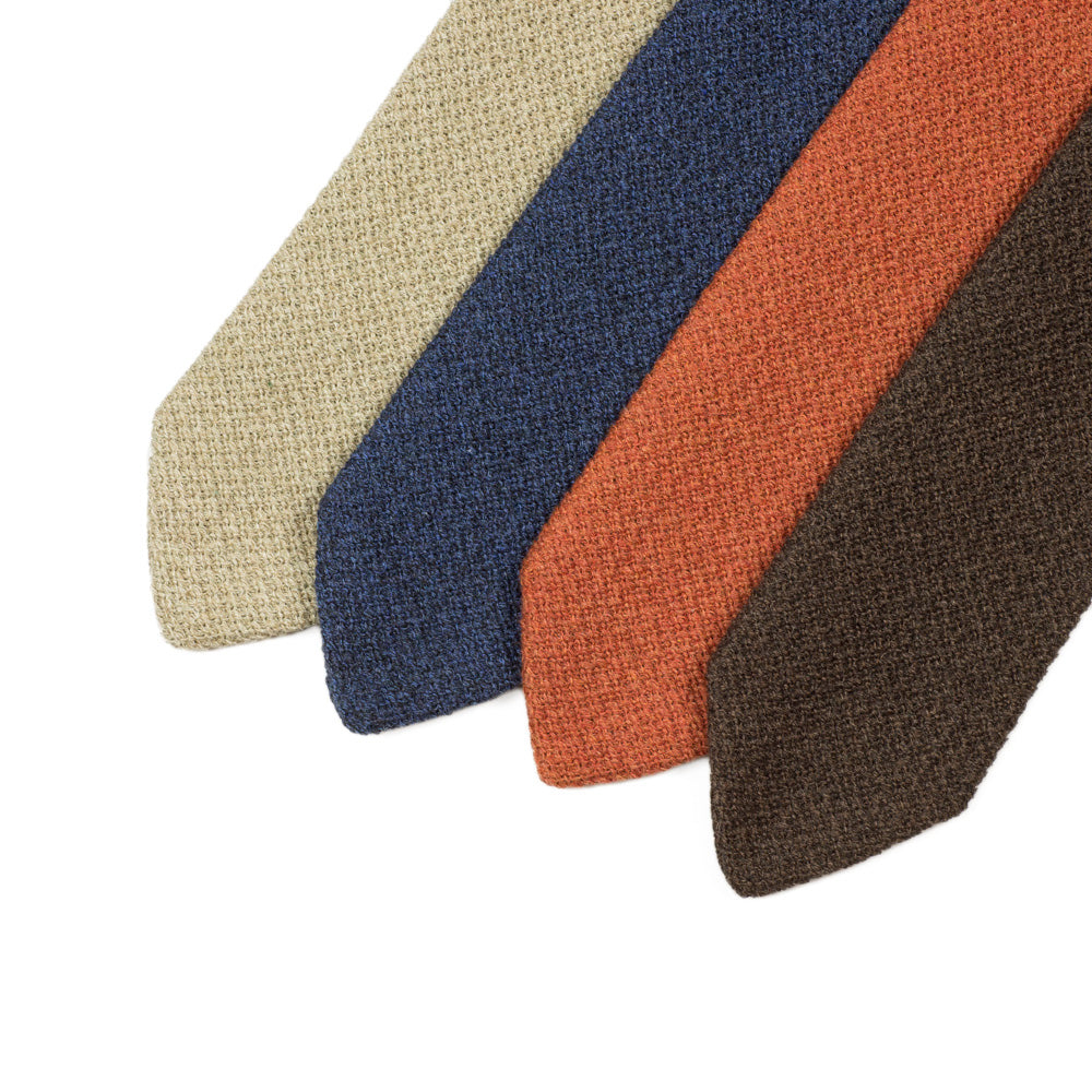 Ecru pointed bottom cotton knit tie