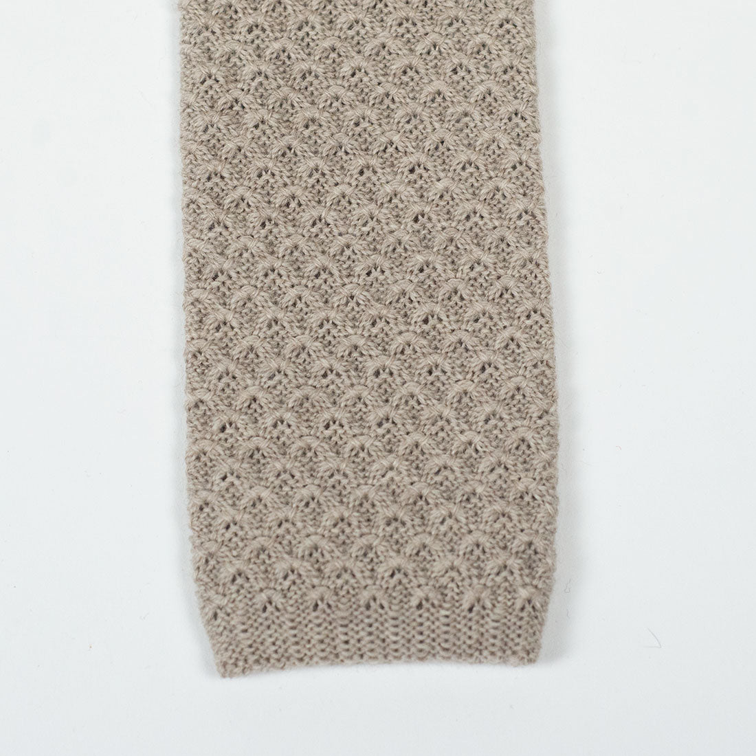 Ecru basketweave lambswool knit tie