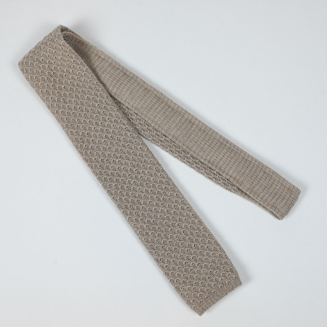 Ecru basketweave lambswool knit tie