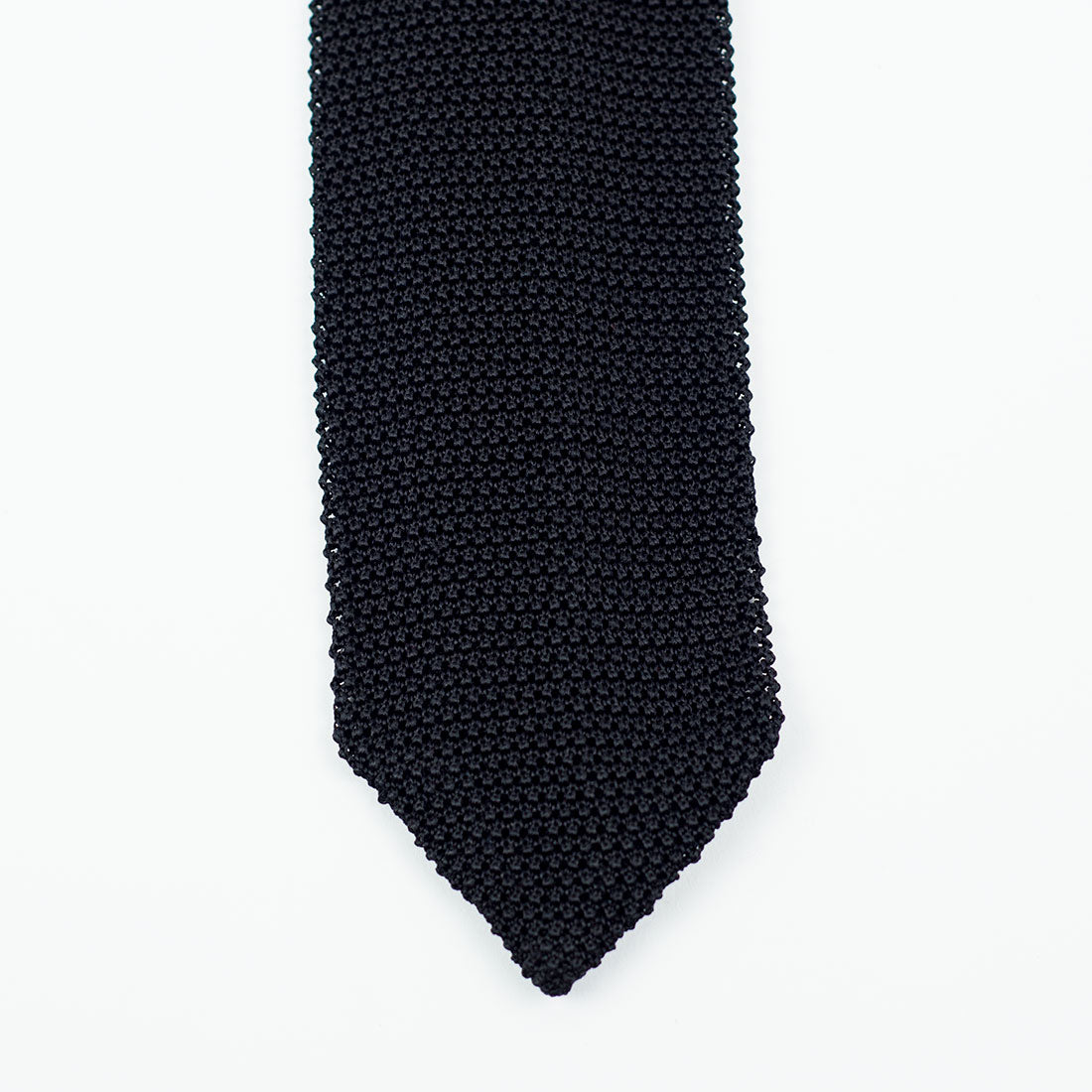 Black pointed bottom crunchy silk knit tie