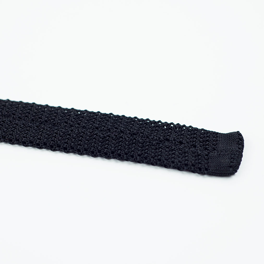 Black pointed bottom crunchy silk knit tie