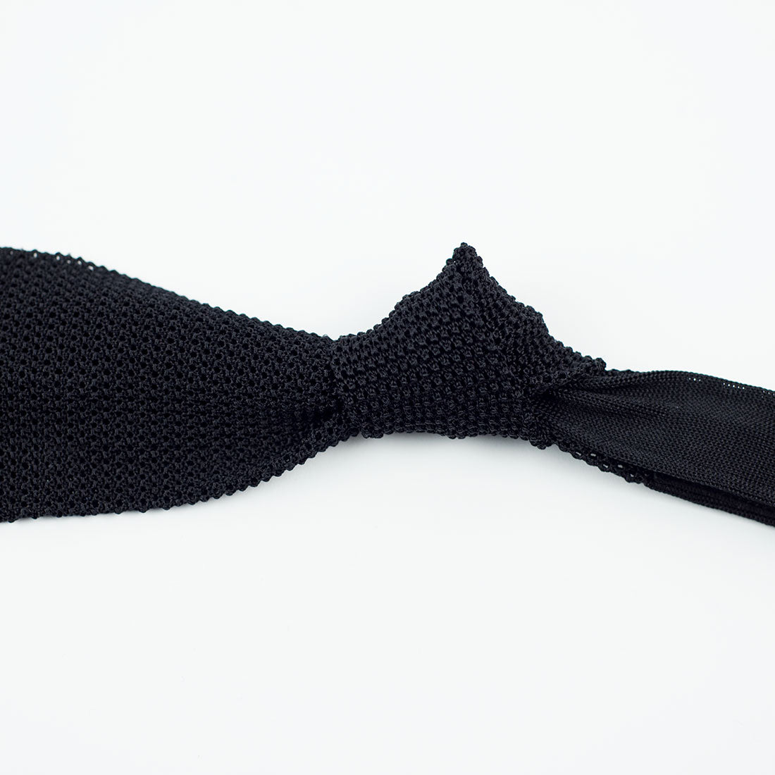 Black pointed bottom crunchy silk knit tie