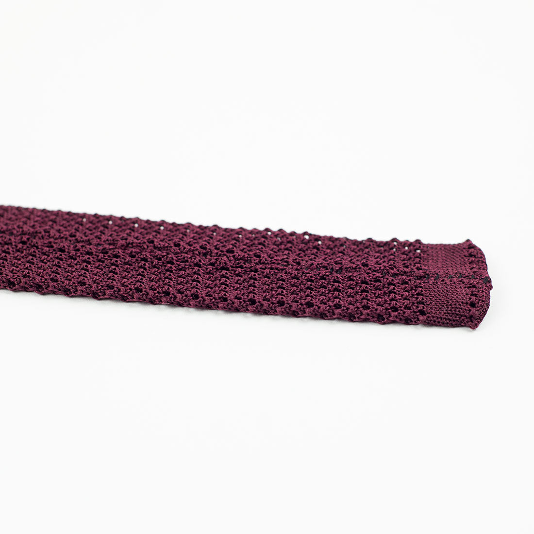 Burgundy pointed bottom crunchy silk knit tie