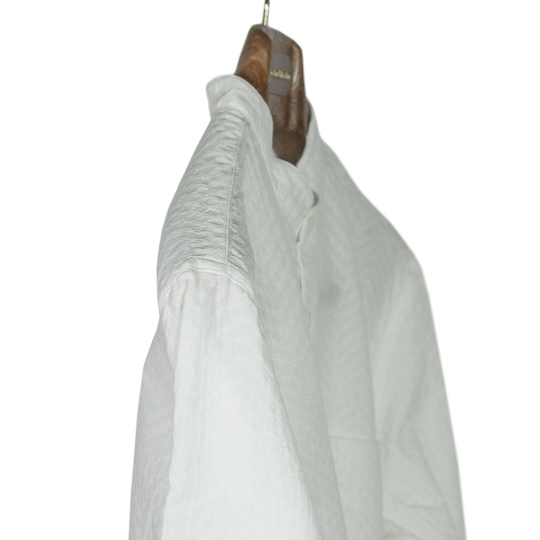 Band collar shirt in white chevron relief cotton