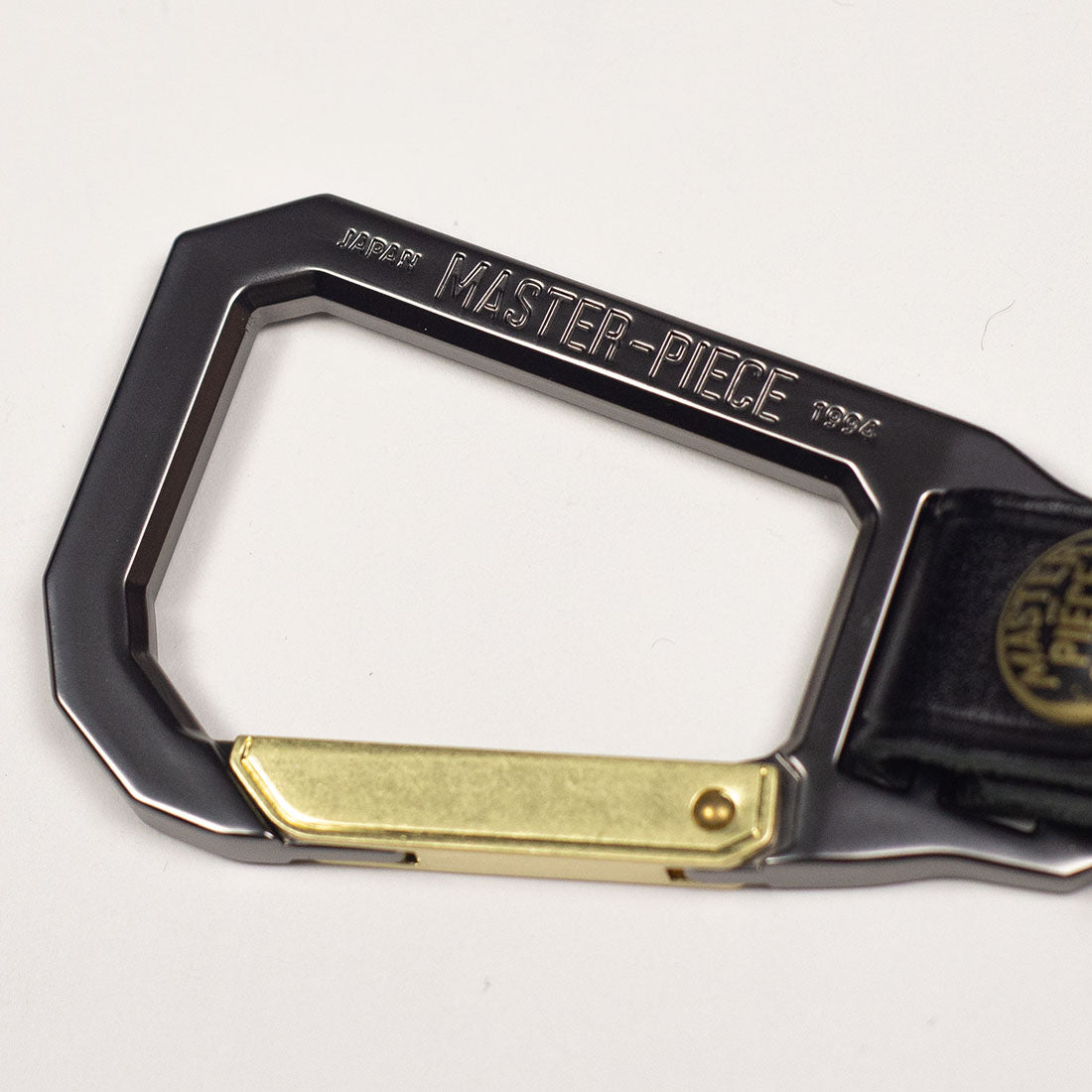 Carabiner key ring in black leather (restock)