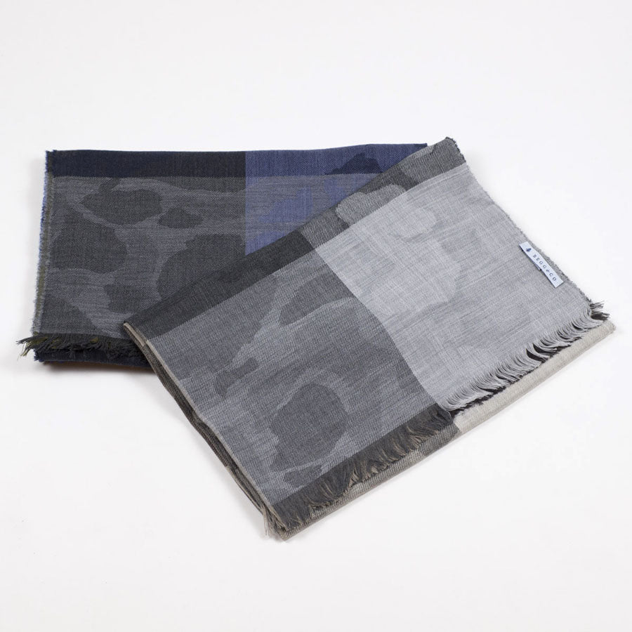 Grey & beige camo check merino stole