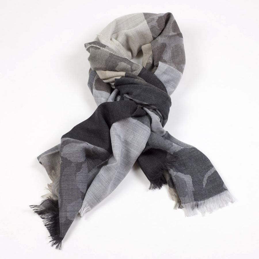 Grey & beige camo check merino stole