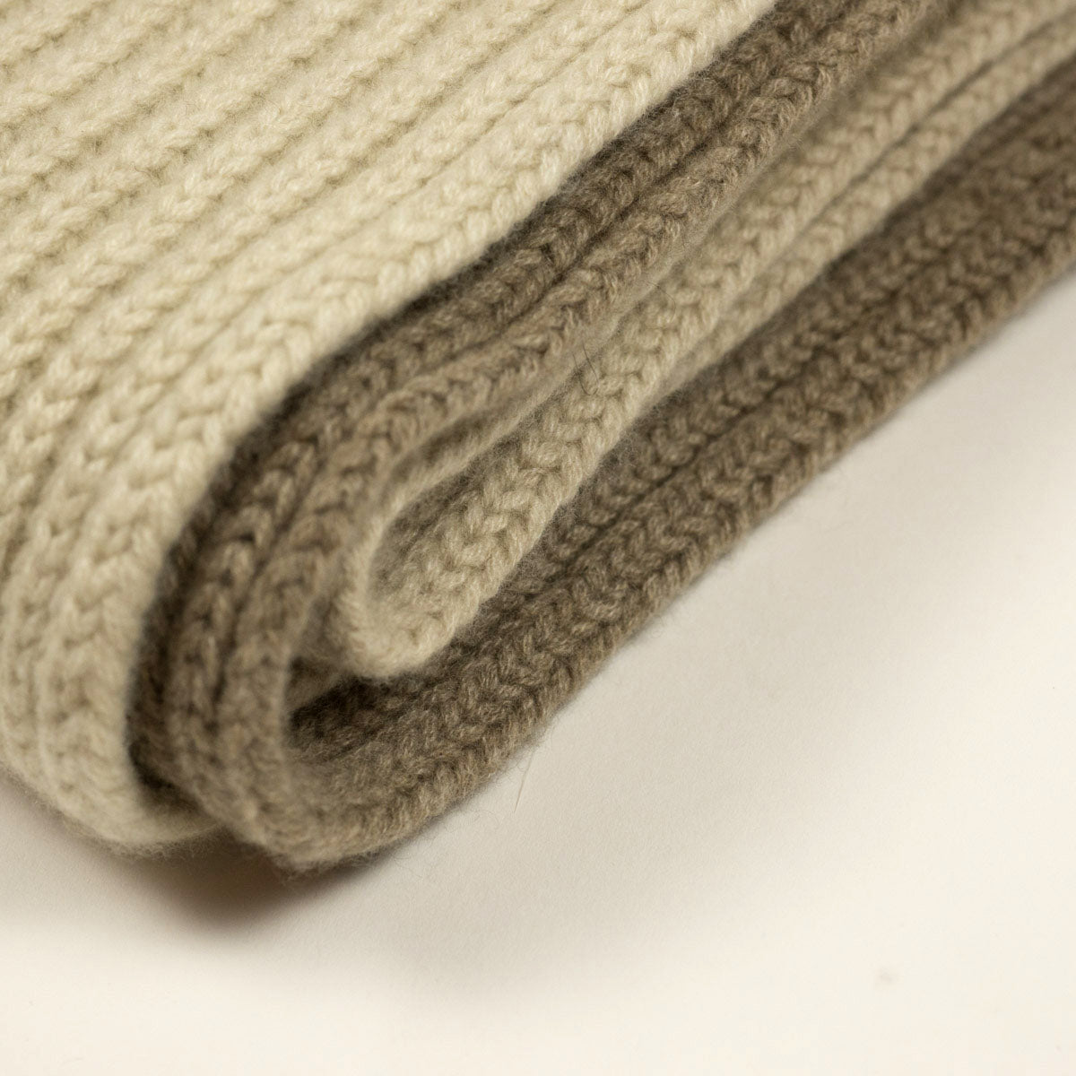 Beige three-tone 6-ply cashmere ribbed scarf