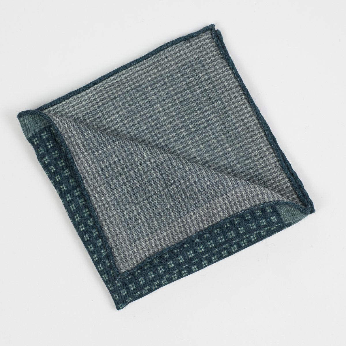 Double-faced grey and green wool pocket square