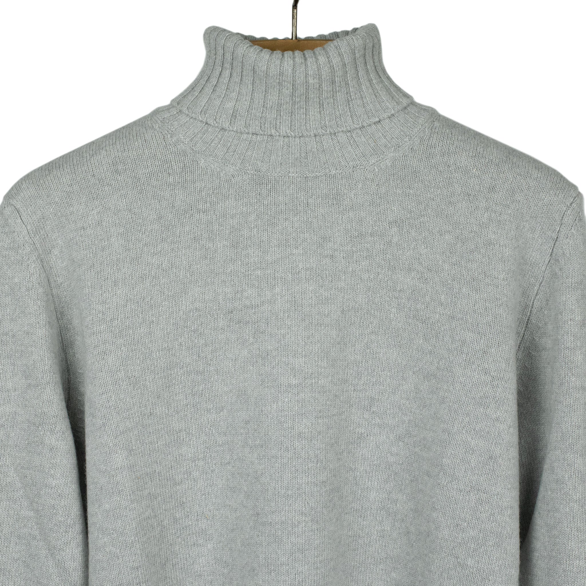 AAmintore fine gauge wool turtleneck sweater in light grey (restock)