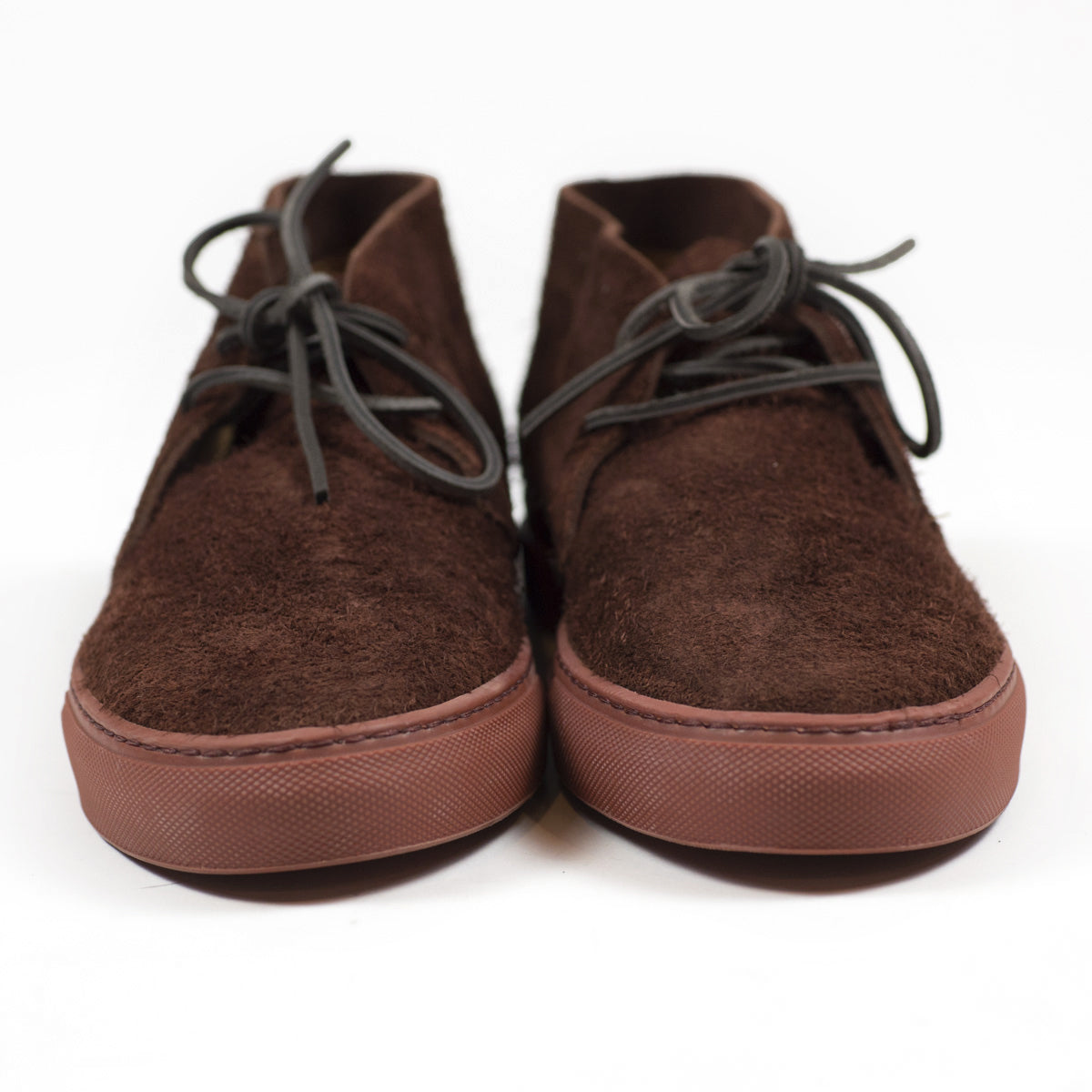 Burgundy suede chukka sneaker, red sole