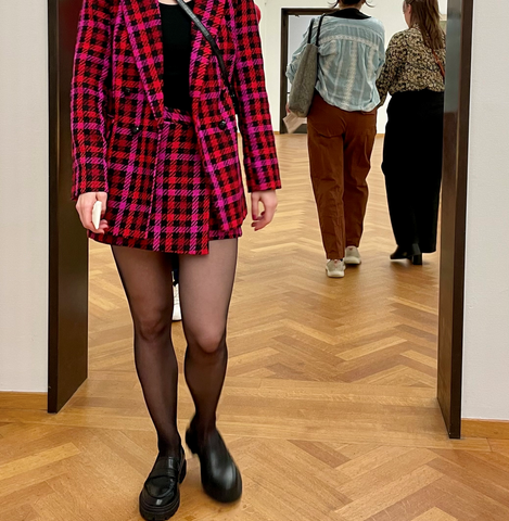 Nina in Museum