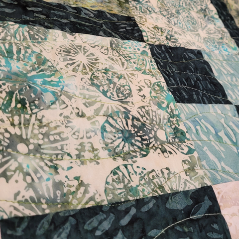 Photo of the quilt pattern Saltwater Tide