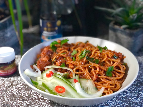 Surinamisches Bami mit Atjar Ketimoen zubereiten? Surinamische Küche! Surinamisches Essen zubereiten