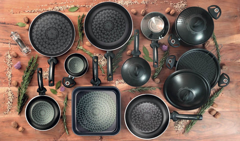 Pans with ceramic non-stick coating free of pfas and Teflon