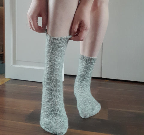 slip stitch textured sock knitting pattern