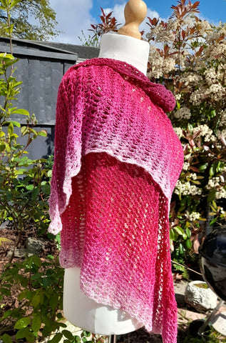 Modern crochet patterns. Modern lace crochet shawl pattern. Scheepjes whirl shawl patterns.