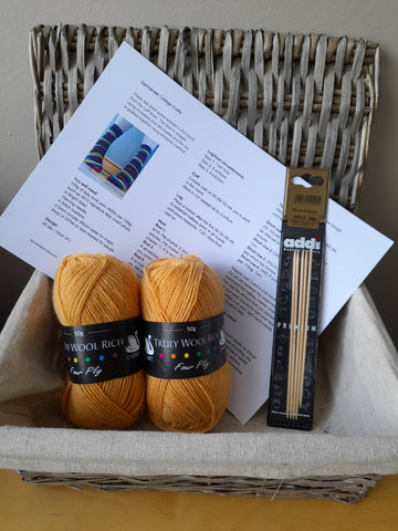 Simple beginner sock knitting kit 
